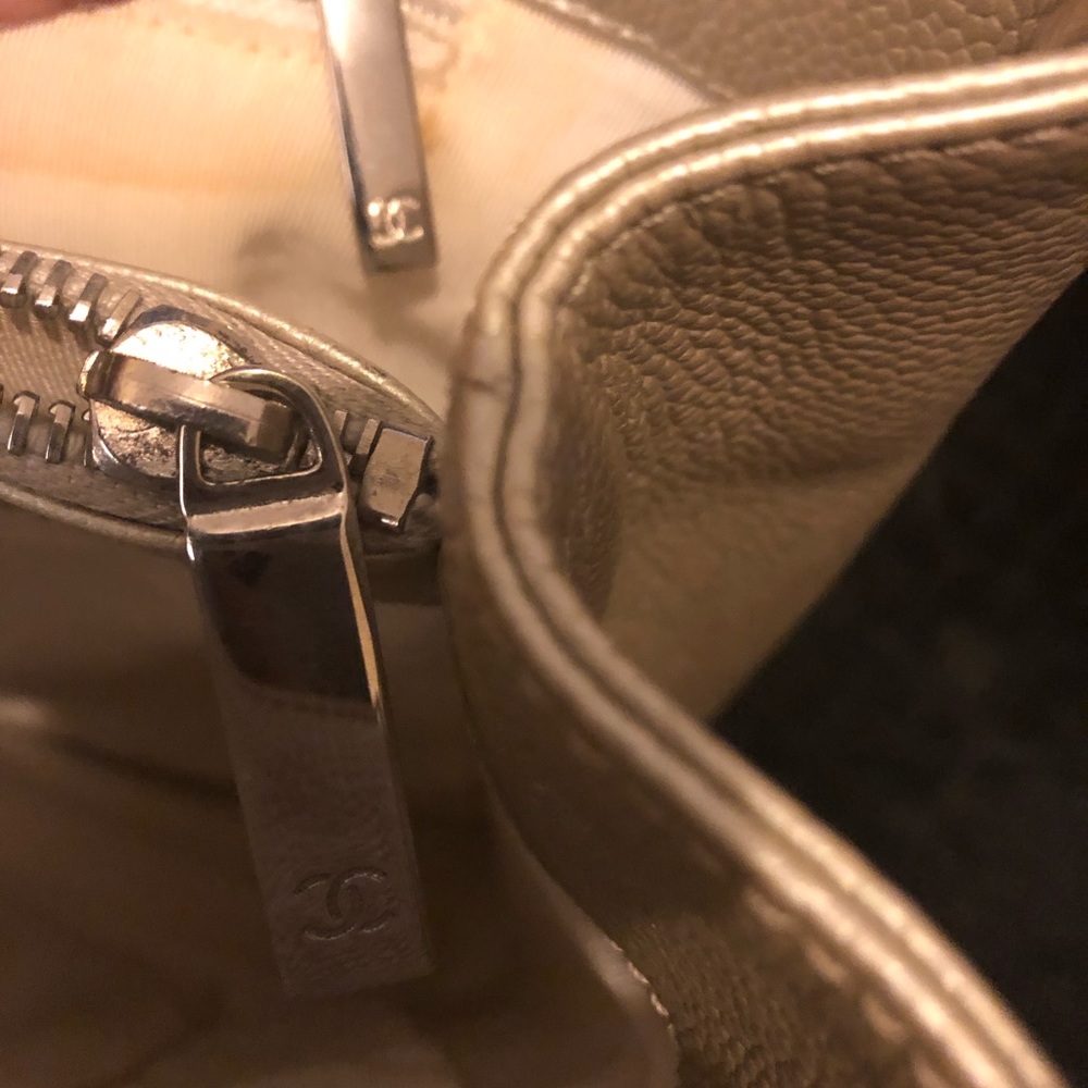 CHANEL 💯% AUTHENTIC pearly lite gold GST tote bag - Picture 6 of 7